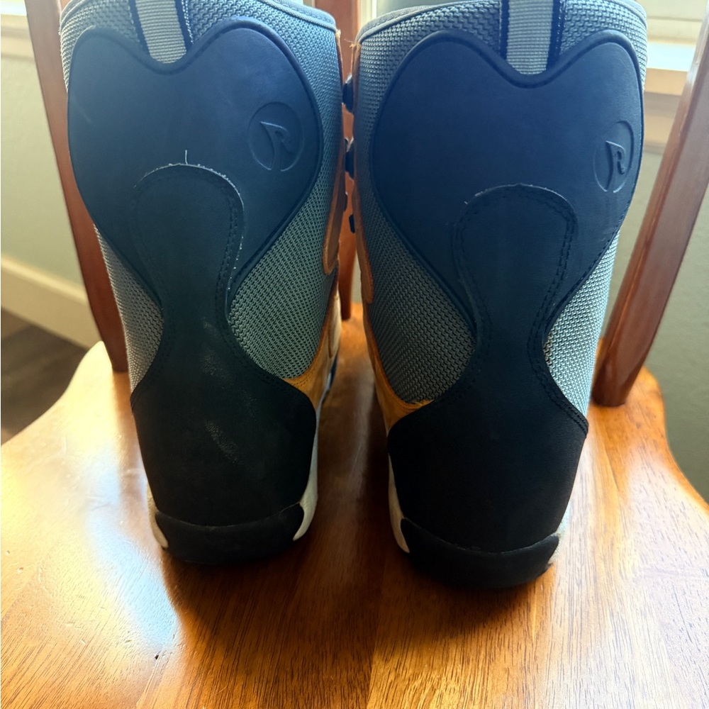 Burton Snowboarding Boots - Tan and Gray - Picture 5 of 8